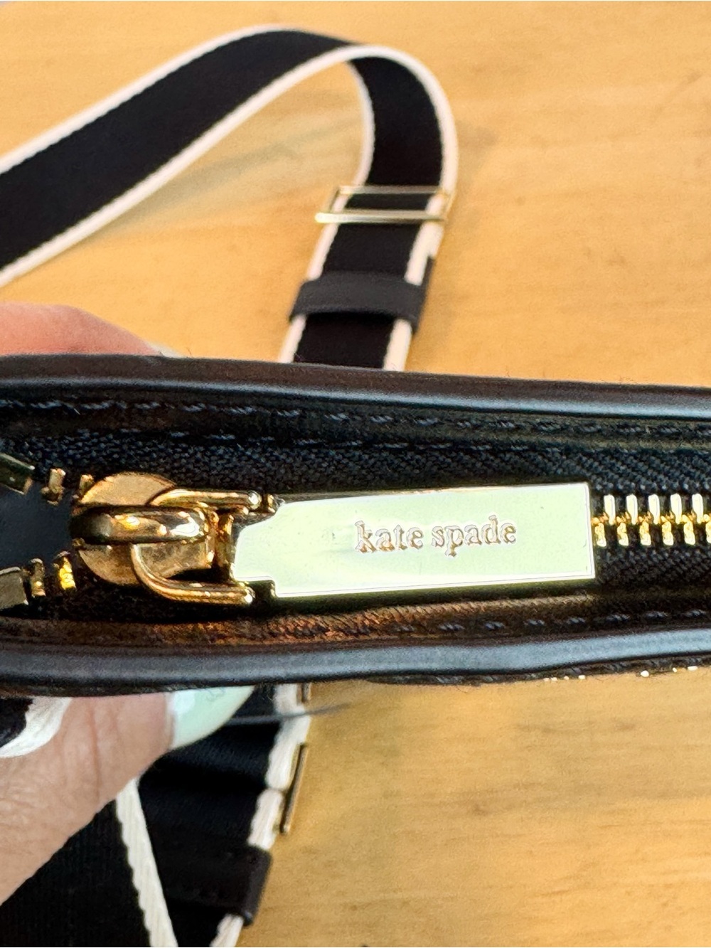 kate spade | Clear Bucket Crossbody with Black Trim & Cream Edge - Picture 10 of 13
